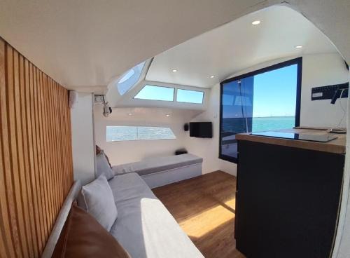 Faro Alquiler De Eote | Barco Casa Catamarã Sleepandboat