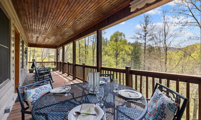 Burnsville Cabina | Barefoot Cabin with Extras