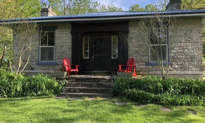 Kingsville Cabaña | BarefootonPelee: Stonehouse