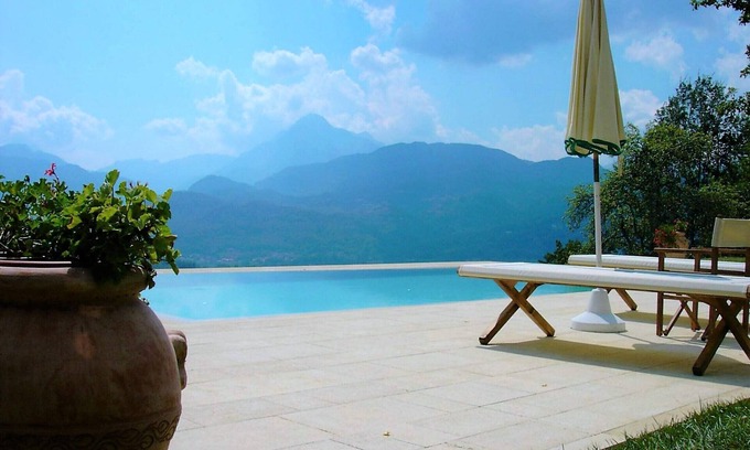 Barga Villa | Barga, con piscina privada y magníficas vistas. Carga de coches eléctricos
