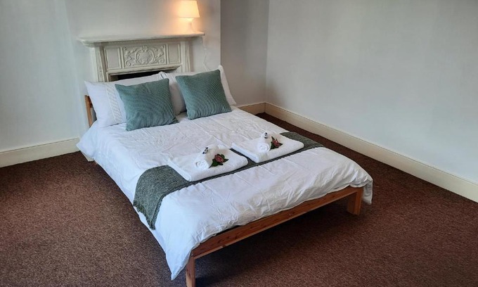 Barking Casa | Barking Station Property