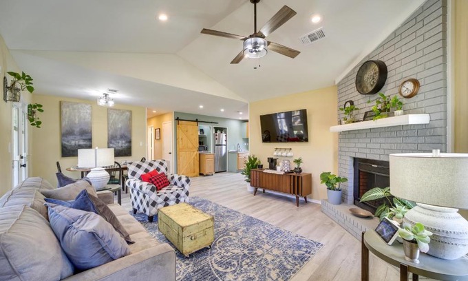 Barling Casa | Barling Vacation Rental Fenced-In Yard with Hot Tub