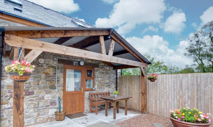 Margam Casa | Barn 3 - Chicken in Ystradgynlais