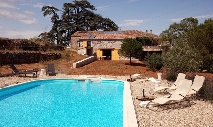 Lachapelle-sous-Aubenas Casa | Granero completamente renovado y con aire acondicionado en una antigua granja.
