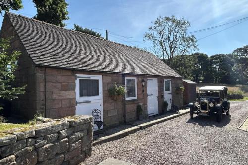 Cauldon Low Casa | Barn Conversion - Sleeps 2 - Pet friendly - Garden