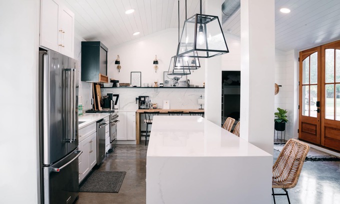 Columbia Casa | Barn on Modern Working Farm South of Nashville
