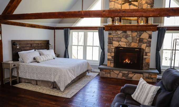 Bridgton Condominio | Barn on Pleasant- walk to town NO EXTRA FEES