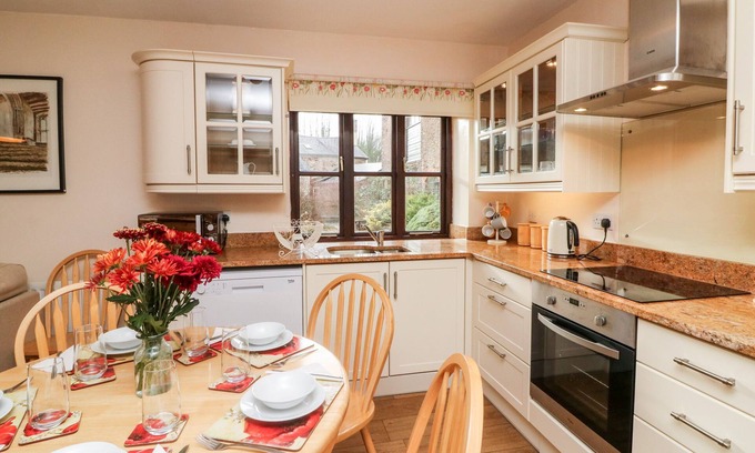 Brushford Cabaña | BARN OWL, pet friendly, with a garden in Dulverton
