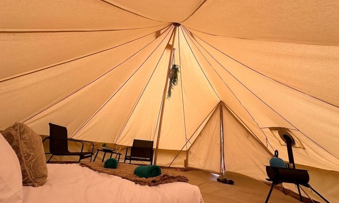 Chackmore Apartamento | Barn Owl Tent in Meadow