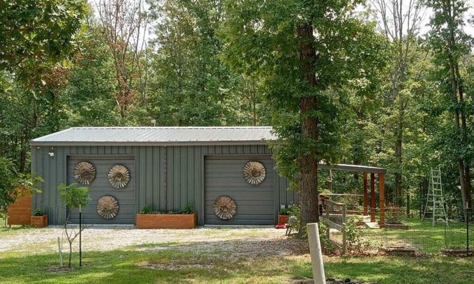 Maysville Casa | Barndominium On Private 6 Wooded Acres Near Bentonville–RV Hookup