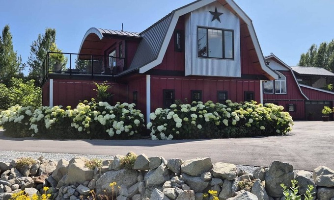 Pitt Meadows Otro | Barndominium Scenic 5 Acre Farm on the Pitt River