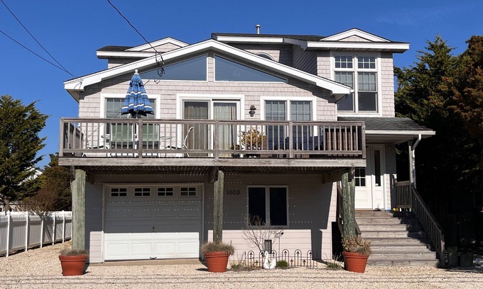 Point Pleasant - Toms River Casa | Barnegat Light Beauty, Steps from the Beach, Gracious & Comfortable Family Space