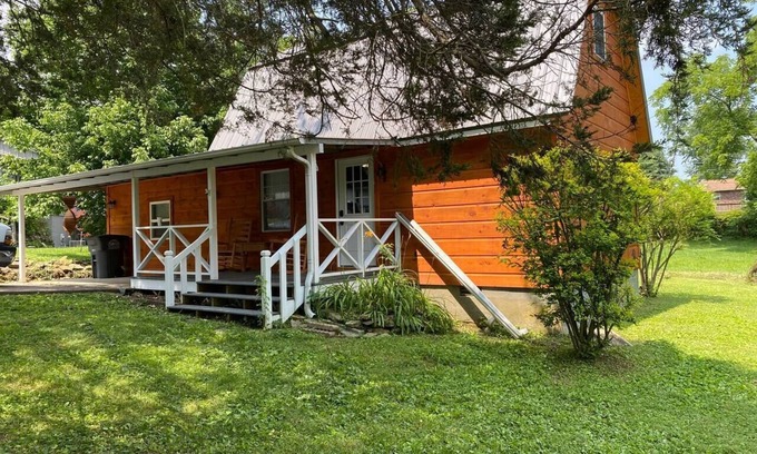 Monterey Cabina | Barnhouse Charm at 1-40 Monterey