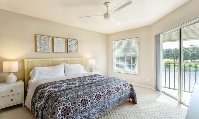 Vineyards Condominio | Barolo: Cozy 2-BR Condo with Lake & Golf Views. Enjoy the Tranquil Setting in North Naples with Community Pool, Spa, and Biking Paths. Close to Vineyards Country Club, Shopping, Dining and Beaches!