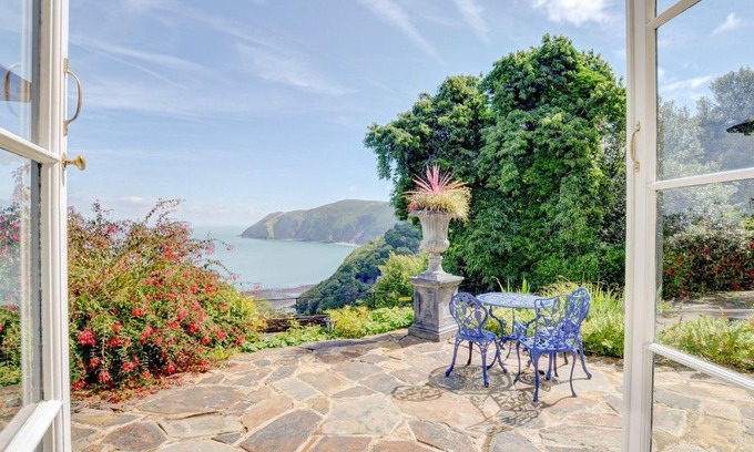 Lynton Casa | Baronet's Quarters