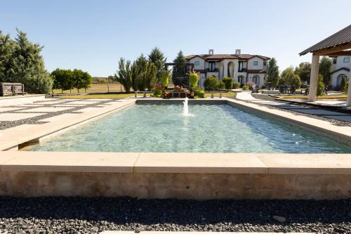 Fredericksburg Hotel | Barons Creek Vineyards