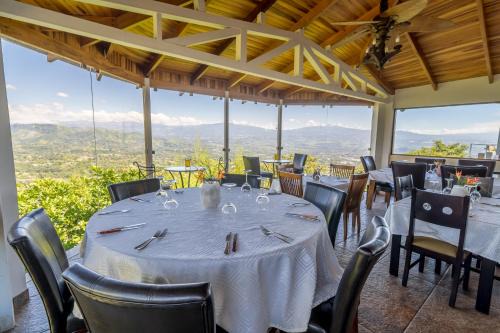 Atenas Cabina | Barons Resort