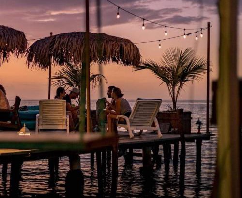 Bocas del Toro Cama Y Desayuno | Barrbra BnB Over The Sea