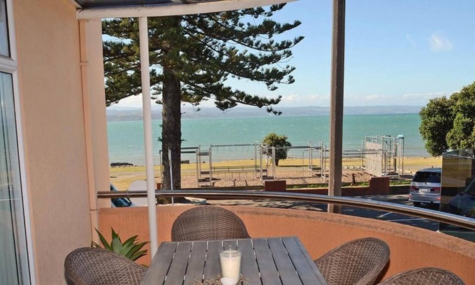 Ahuriri Casa | Barrons on the Beach