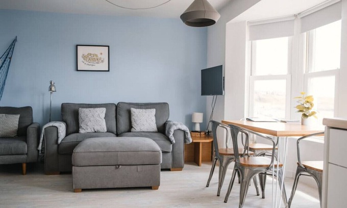 Barry Condominio | Barry Island Paget House · Barry Island Beachfront Getaway + Private Parking