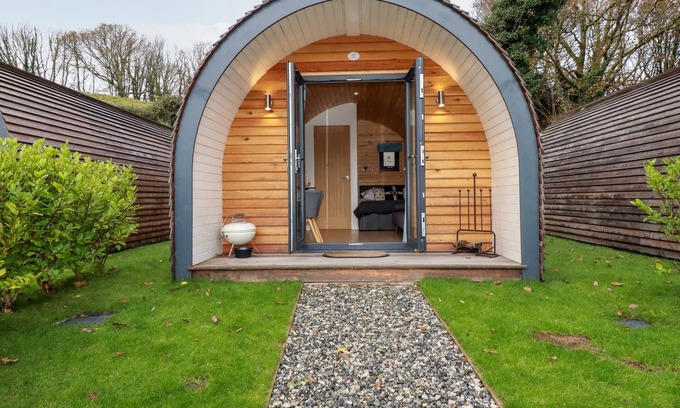 St Austell Cabaña | BARRY, pet friendly, with a garden in Polgooth