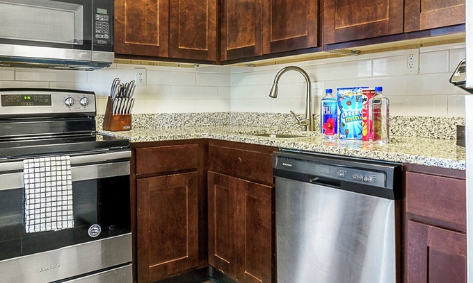 Fort Wayne Apartamento | Barsala l 1BD, Professionally managed and cleaned with stylish kitchen