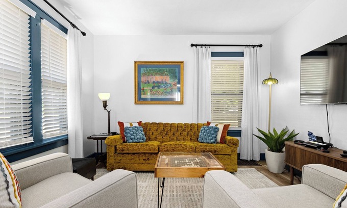 Bartonville Casa | Bartonville 3BR |Peloton + Work Space |5mi Airport