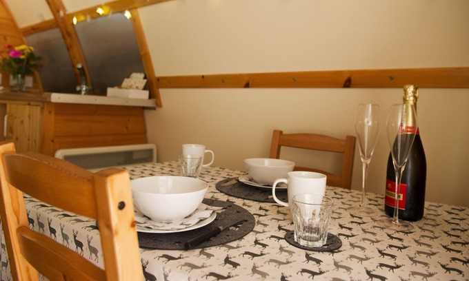 Wigton Apartamento | Barwise Pod, Bowness-on-Solway close to Hadrian's Wall with hot tub