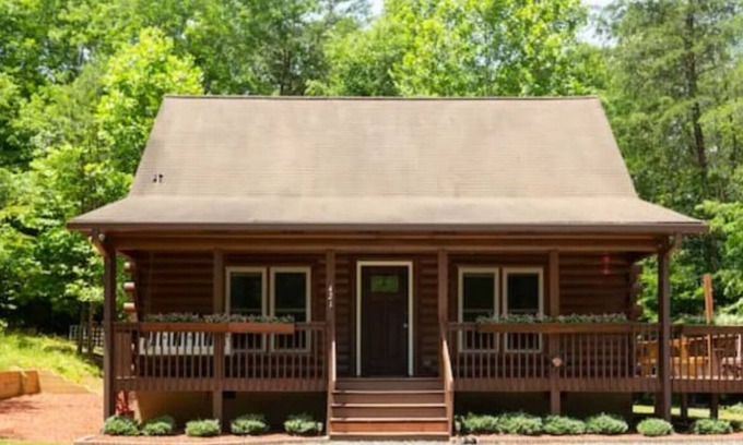 Sweetbriar Farms Cabina | Base Camp|2 Bed Cabin|Slps 6, 12 min-Rumbling Bald