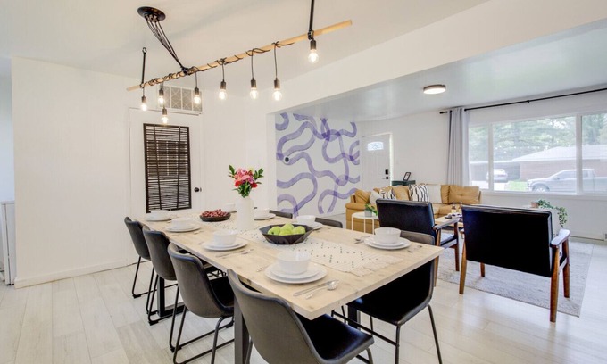 Manhattan Casa | Base Camp | MHK - Walking Distance to Sports Complex
