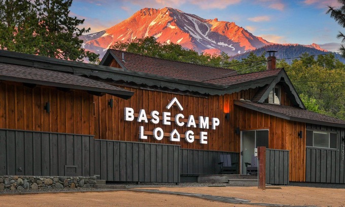 Mount Shasta Cabina | Basecamp Lodge - Groups