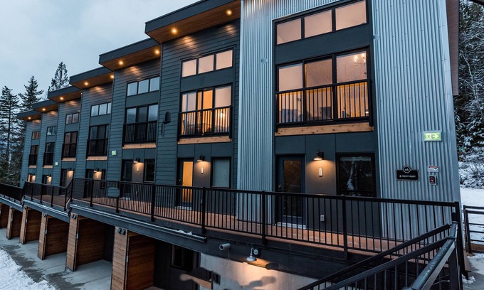 Revelstoke Hotel | Basecamp Resorts Revelstoke I One Bedroom Suite (Dog Friendly)