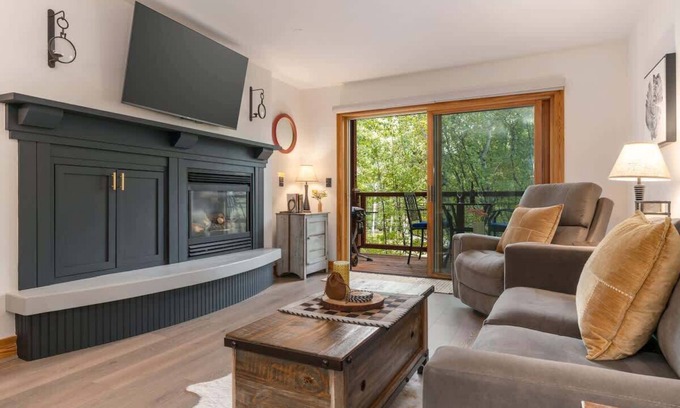 Driggs Condominio | Upscale Couple's Getaway, Hot Tubs!