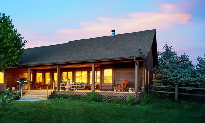 Victor Casa | Upscale, Hot Tub, Wildlife, Views!