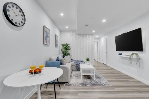 Calgary Apartamento | Basement in Calgary - 10 Mins from Calgary Airport