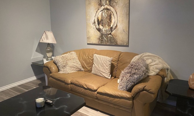 St. Albert Casa | Basement suite in a quiet, safe neighborhood! Discount on longer stays!