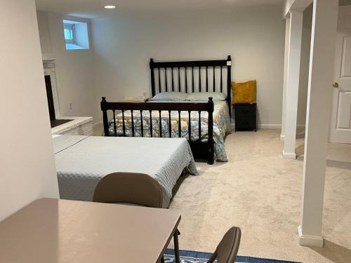 Lexington Casa | basement Two queen beds with private bathroom in Lexington
