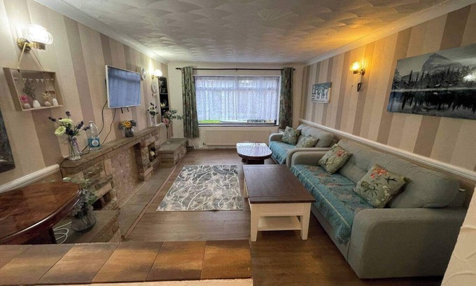 Basildon Casa | Basildon - Stay 5 - Garden - Parking - Town Centre