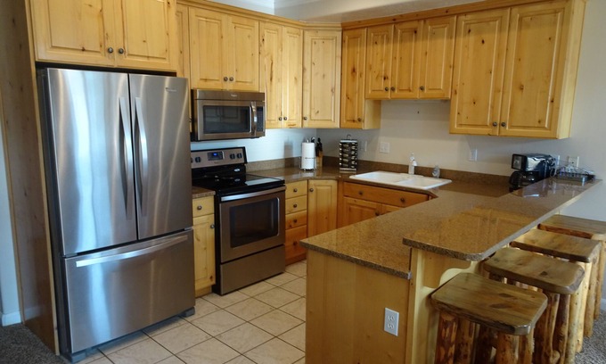 Ogden Condominio | Basinview Lakeside Mountain Escape - All Season Getaway!