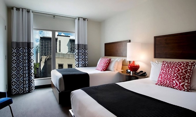 Downtown San Antonio Hotel | Bask in Modern Style Comfort! 3 Relaxing Units w/ City View, Dogs Allowed, Pool