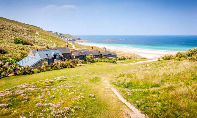 Sennen Cove Cabaña | Basking Shark, Beach Cottage, Superb Sea Views