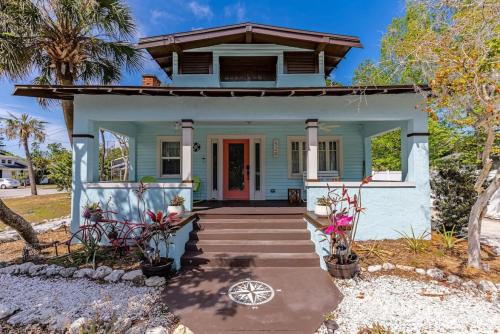 Bradenton Casa | Basque Bungalow with pool, minutes to beaches