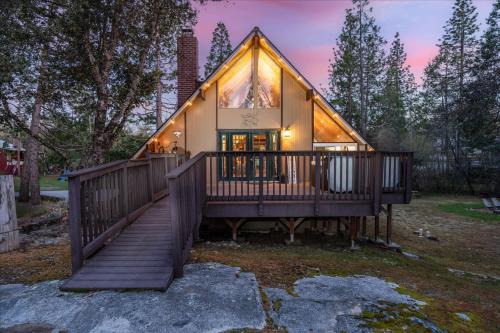 Oakhurst Casa | Bass Lake Chalet- A frame with hot tub/firepit