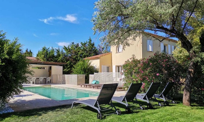 Noves Casa | Bastide des tilleuls beautiful, quiet, shady property on the heights of Noves