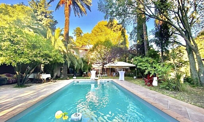 Toulon Casa | Bastide Provençale in a green setting An oasis not overlooked - all on foot