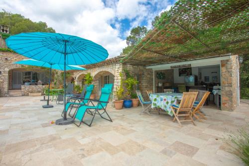 Taradeau Casa | Bastidon Domaine Lhelion