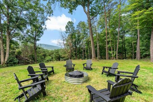 Berkeley Springs Casa | Bath House Cabin - Hot tub, Sauna, 2 King suites