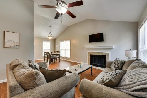Mid City South Apartamento | Baton Rouge Condo with Pool and Balcony, Near Golfing!