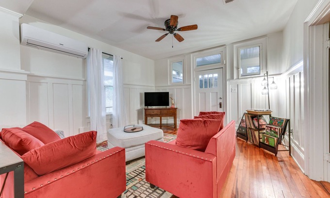 Roseland Terrace Historic District Cabaña | Baton Rouge Cottage w/ Fenced Yard: Near Downtown!