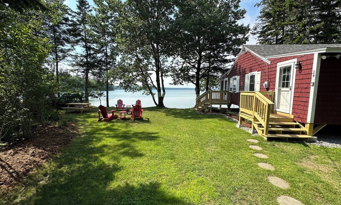 Brooklin Casa | Batten's ReTreat Cozy 2-BR Brooklin Maine waterfront cabin - WiFi, kayaks, grill